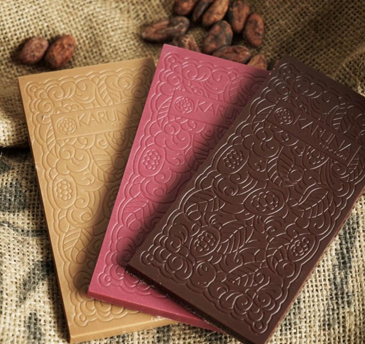 Drei Tafeln Schokolade von Karuna
